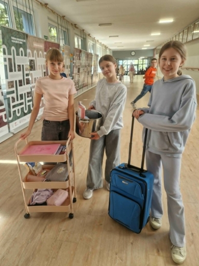  DZIE� BEZ PLECAKA