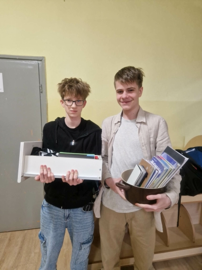  DZIE� BEZ PLECAKA