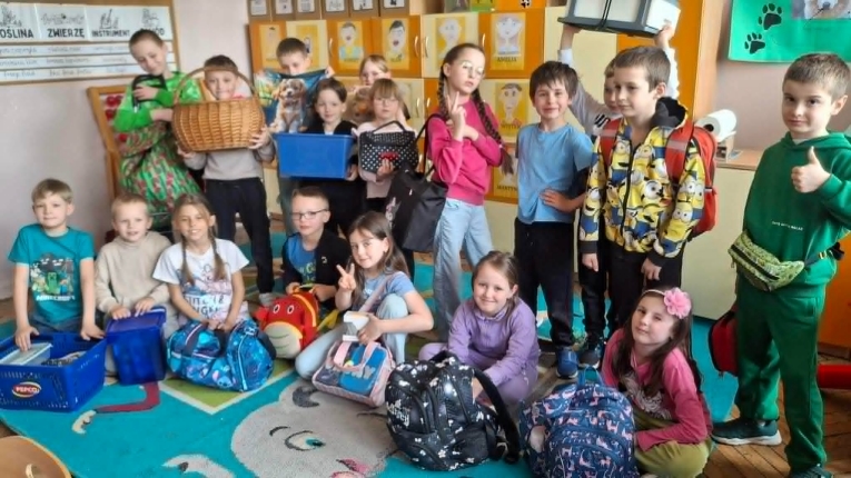  DZIE� BEZ PLECAKA