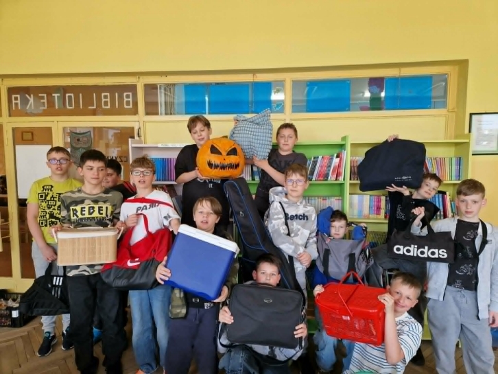  DZIE� BEZ PLECAKA
