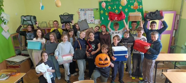  DZIE� BEZ PLECAKA