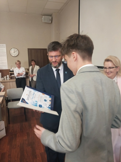 I FORUM M�ODYCH