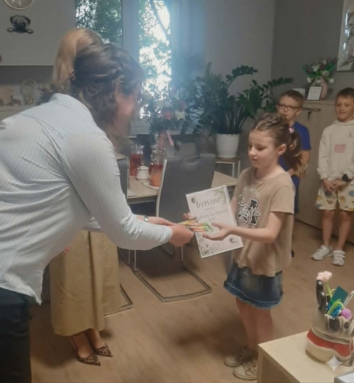„KWIATKI BRATKI” – ROZSTRZYGNI�CIE KONKURSU PLASTYCZNO-TECHNICZNEGO