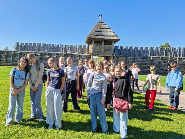 PIERWSZY DZIE� WYCIECZKI UCZNI�W KLAS PI�TYCH "SZLAKIEM PIASTOWSKIM" 