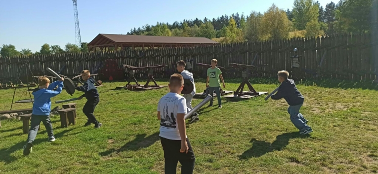 DRUGI DZIE� WYCIECZKI UCZNI�W KLAS PI�TYCH "SZLAKIEM PIASTOWSKIM" 