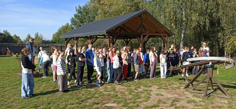 DRUGI DZIE� WYCIECZKI UCZNI�W KLAS PI�TYCH "SZLAKIEM PIASTOWSKIM" 