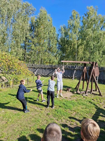 DRUGI DZIE� WYCIECZKI UCZNI�W KLAS PI�TYCH "SZLAKIEM PIASTOWSKIM" 