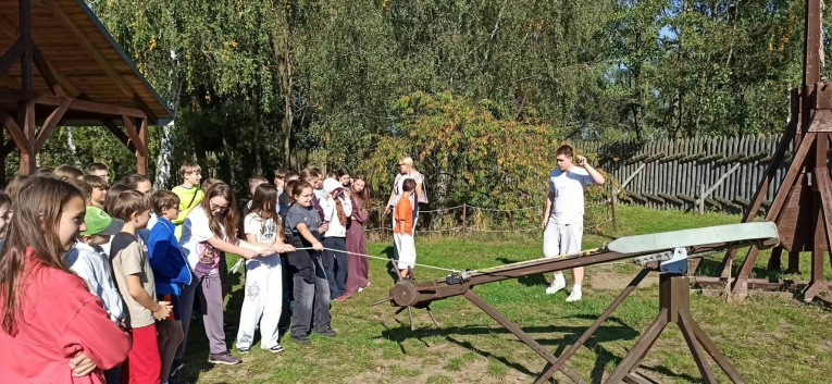 DRUGI DZIE� WYCIECZKI UCZNI�W KLAS PI�TYCH "SZLAKIEM PIASTOWSKIM" 