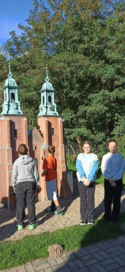 DRUGI DZIE� WYCIECZKI UCZNI�W KLAS PI�TYCH "SZLAKIEM PIASTOWSKIM" 