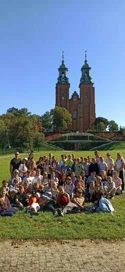 DRUGI DZIE� WYCIECZKI UCZNI�W KLAS PI�TYCH "SZLAKIEM PIASTOWSKIM" '