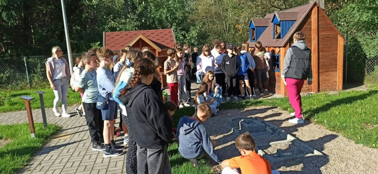 DRUGI DZIE� WYCIECZKI UCZNI�W KLAS PI�TYCH "SZLAKIEM PIASTOWSKIM" 
