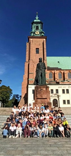 DRUGI DZIE� WYCIECZKI UCZNI�W KLAS PI�TYCH "SZLAKIEM PIASTOWSKIM" 