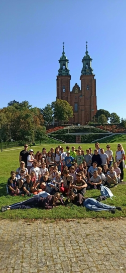 DRUGI DZIE� WYCIECZKI UCZNI�W KLAS PI�TYCH "SZLAKIEM PIASTOWSKIM" 
