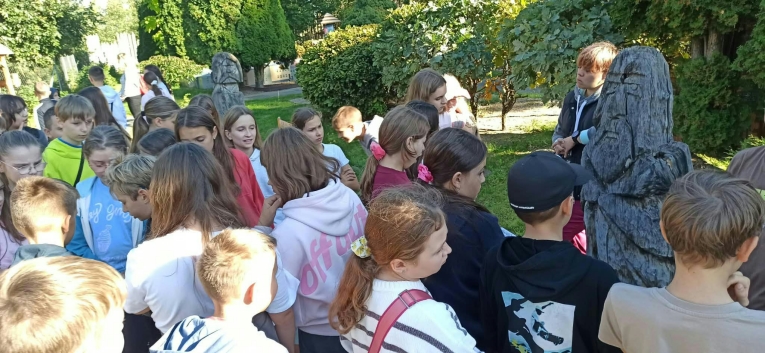 DRUGI DZIE� WYCIECZKI UCZNI�W KLAS PI�TYCH "SZLAKIEM PIASTOWSKIM" 