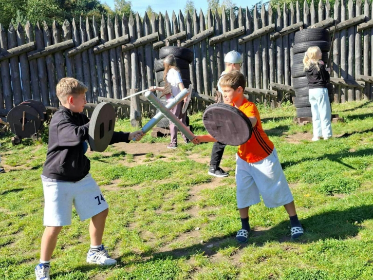 DRUGI DZIE� WYCIECZKI UCZNI�W KLAS PI�TYCH "SZLAKIEM PIASTOWSKIM" 