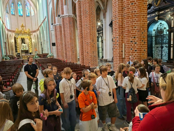 DRUGI DZIE� WYCIECZKI UCZNI�W KLAS PI�TYCH "SZLAKIEM PIASTOWSKIM" 