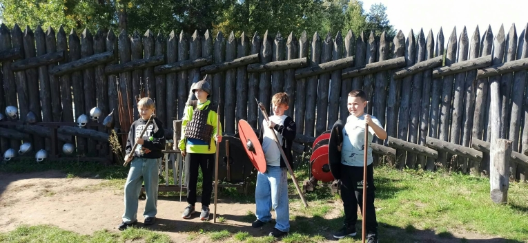 DRUGI DZIE� WYCIECZKI UCZNI�W KLAS PI�TYCH "SZLAKIEM PIASTOWSKIM" 