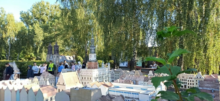 DRUGI DZIE� WYCIECZKI UCZNI�W KLAS PI�TYCH "SZLAKIEM PIASTOWSKIM" 