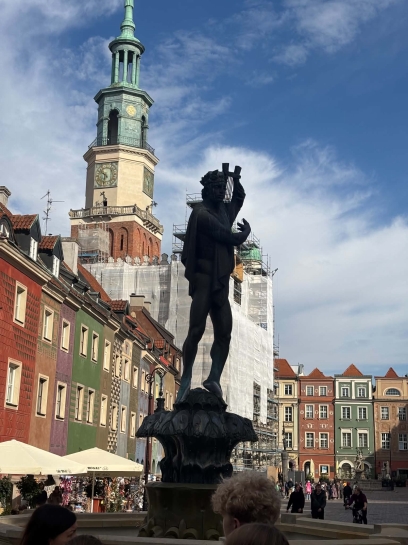 W�DR�WKA �LADAMI HISTORII I NOWOCZESNO�CI – WYCIECZKA KLASY 6E DO POZNANIA