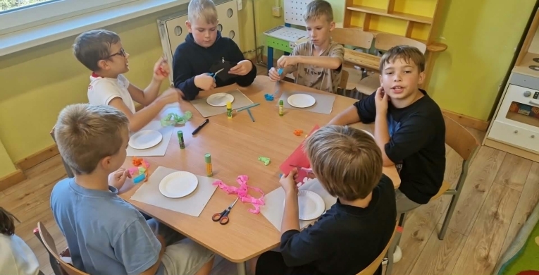 KROPKI, KROPECZKI I MN�STWO DOBREJ ZABAWY