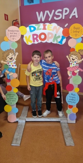 KROPKI, KROPECZKI I MN�STWO DOBREJ ZABAWY