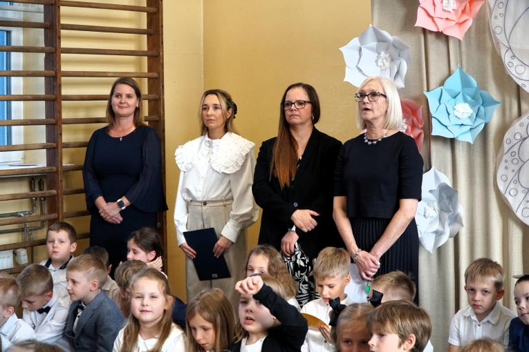 UROCZYSTE �LUBOWANIE KLAS PIERWSZYCH