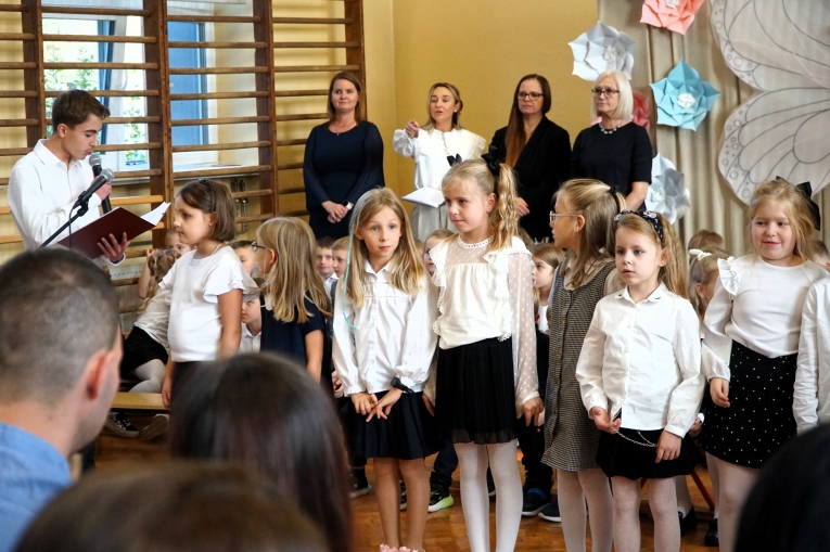 UROCZYSTE �LUBOWANIE KLAS PIERWSZYCH