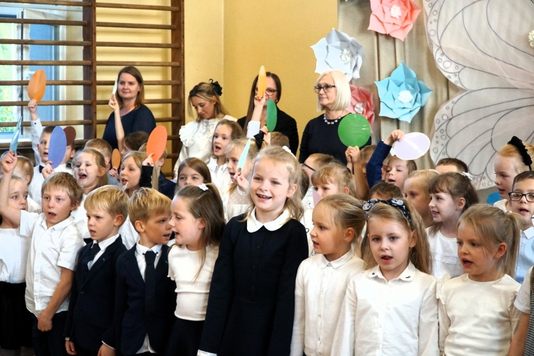 UROCZYSTE �LUBOWANIE KLAS PIERWSZYCH