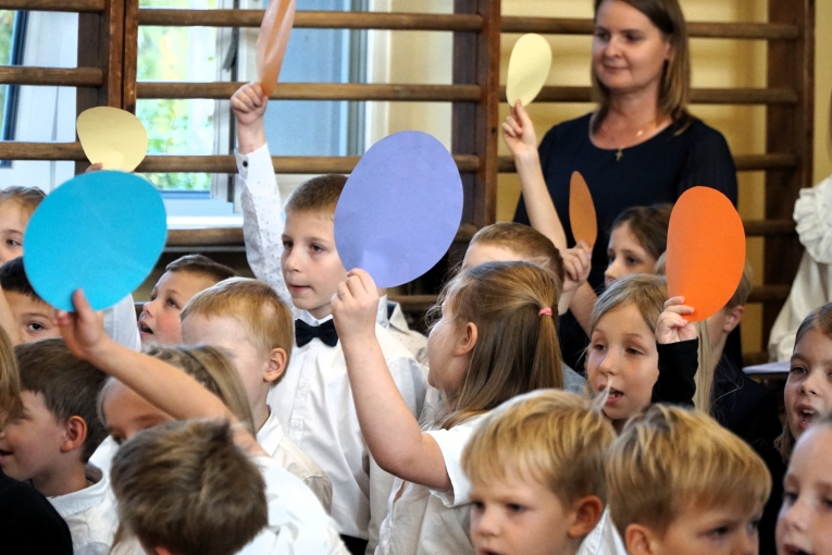 UROCZYSTE �LUBOWANIE KLAS PIERWSZYCH