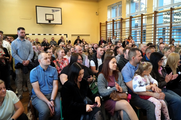 UROCZYSTE �LUBOWANIE KLAS PIERWSZYCH