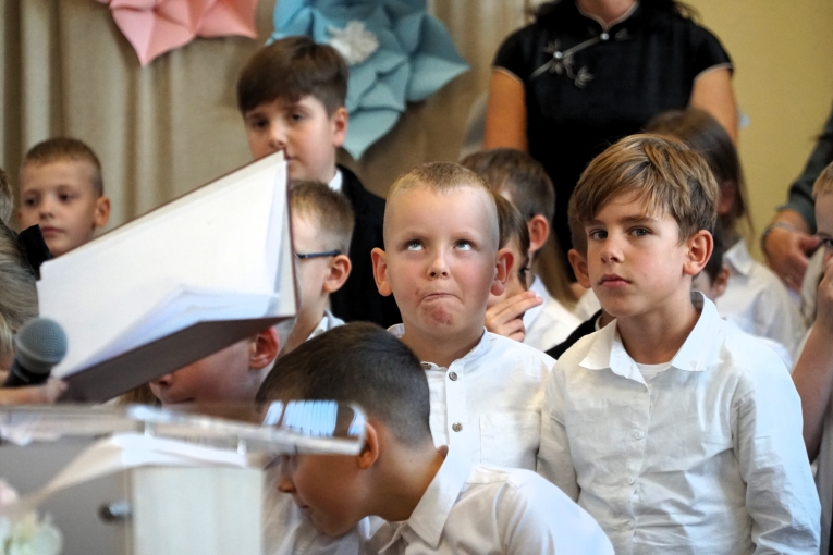 UROCZYSTE �LUBOWANIE KLAS PIERWSZYCH
