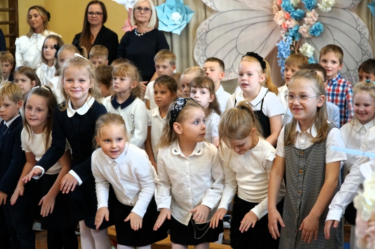 UROCZYSTE �LUBOWANIE KLAS PIERWSZYCH