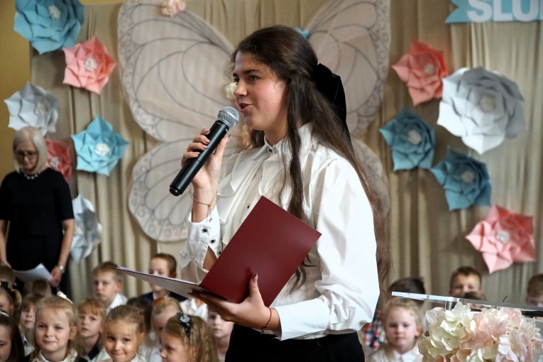 UROCZYSTE �LUBOWANIE KLAS PIERWSZYCH