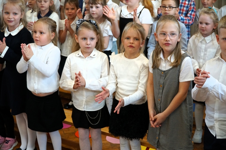 UROCZYSTE �LUBOWANIE KLAS PIERWSZYCH