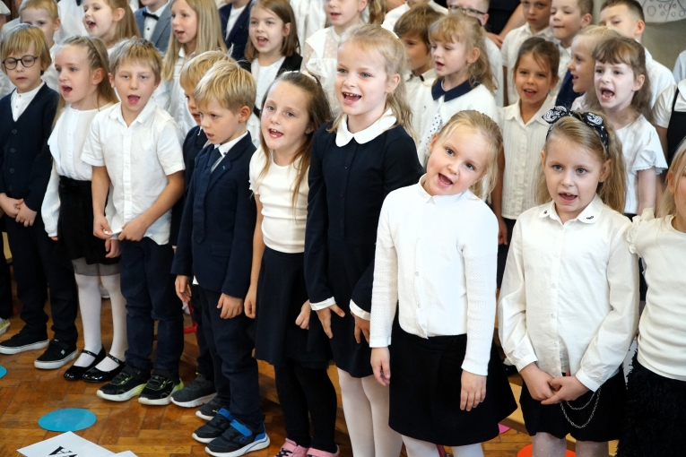 UROCZYSTE �LUBOWANIE KLAS PIERWSZYCH