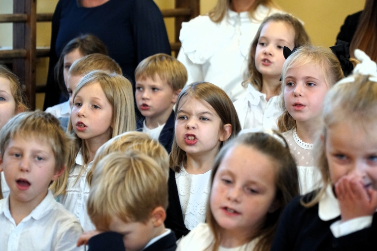 UROCZYSTE �LUBOWANIE KLAS PIERWSZYCH