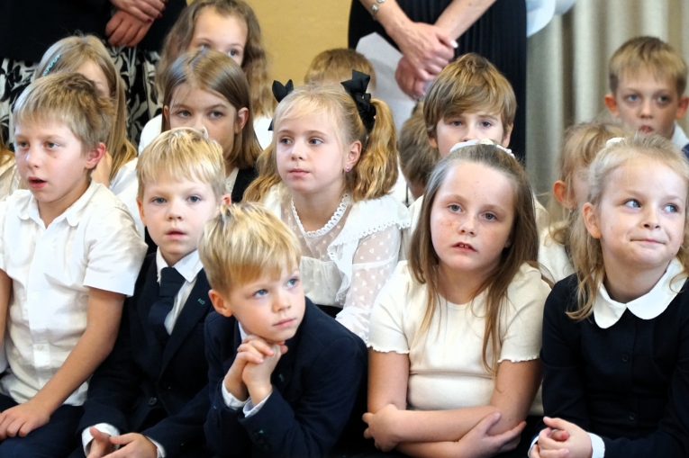 UROCZYSTE �LUBOWANIE KLAS PIERWSZYCH