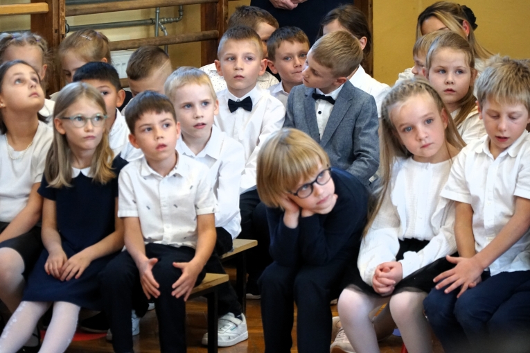 UROCZYSTE �LUBOWANIE KLAS PIERWSZYCH