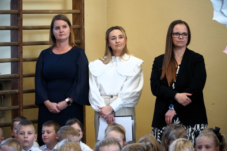UROCZYSTE �LUBOWANIE KLAS PIERWSZYCH