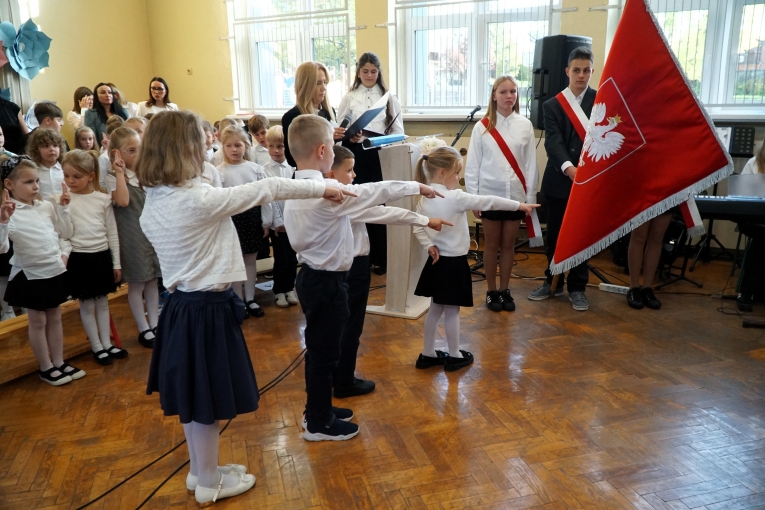 UROCZYSTE �LUBOWANIE KLAS PIERWSZYCH