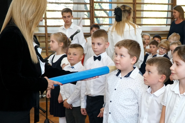 UROCZYSTE �LUBOWANIE KLAS PIERWSZYCH