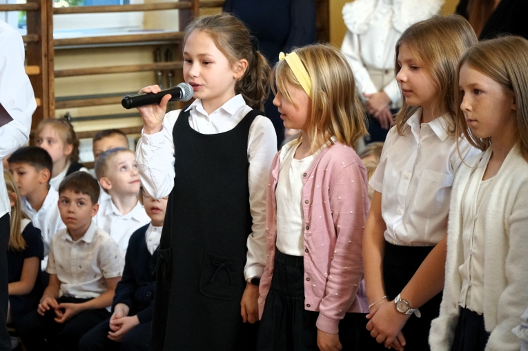 UROCZYSTE �LUBOWANIE KLAS PIERWSZYCH