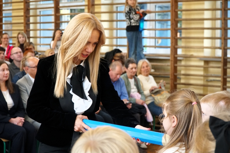 UROCZYSTE �LUBOWANIE KLAS PIERWSZYCH