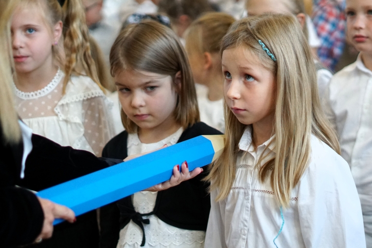 UROCZYSTE �LUBOWANIE KLAS PIERWSZYCH