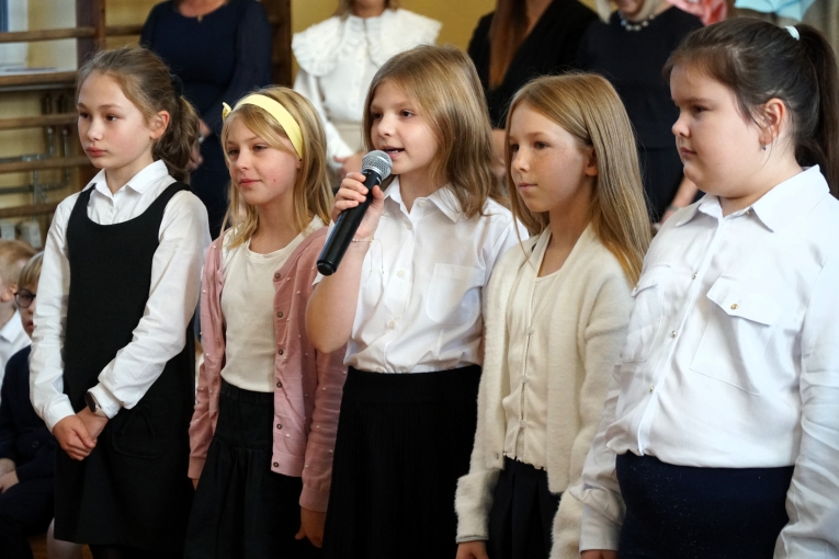 UROCZYSTE �LUBOWANIE KLAS PIERWSZYCH