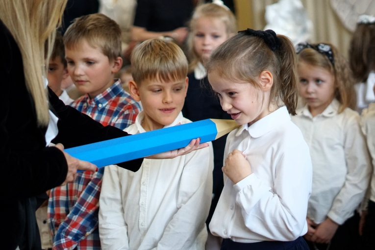 UROCZYSTE �LUBOWANIE KLAS PIERWSZYCH