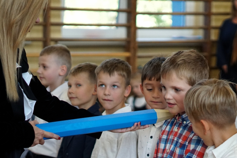 UROCZYSTE �LUBOWANIE KLAS PIERWSZYCH