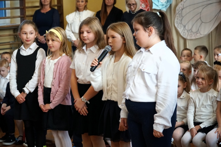 UROCZYSTE �LUBOWANIE KLAS PIERWSZYCH