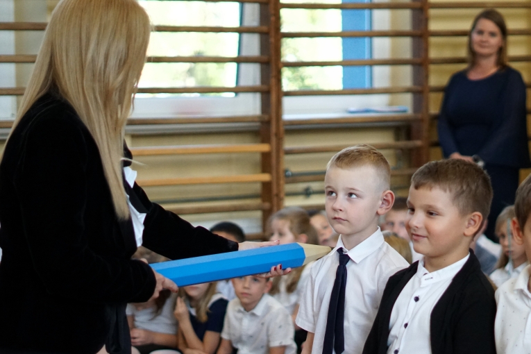 UROCZYSTE �LUBOWANIE KLAS PIERWSZYCH