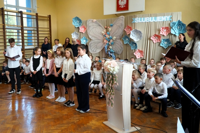 UROCZYSTE �LUBOWANIE KLAS PIERWSZYCH